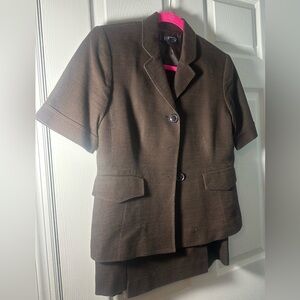 Kasper size 8P Brown skirt suit Skort sleeve